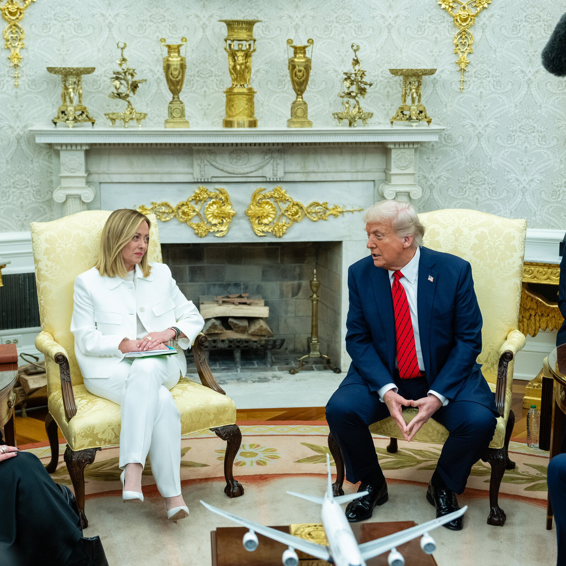 Meloni and Trump Oval Office Meeting Cements Special Rapport