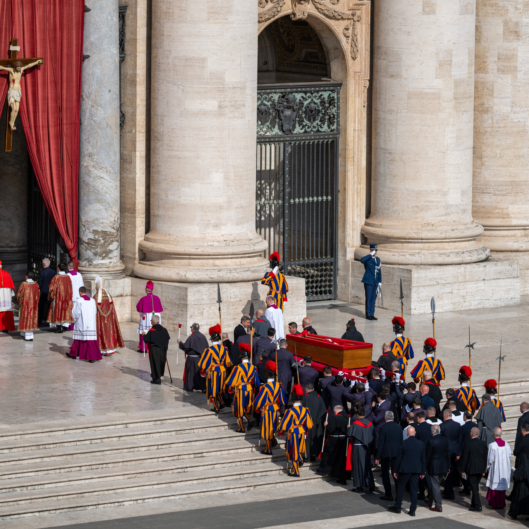 Pope Francis’ Coffin Is Moved to St. Peter’s Basilica to Lie in State