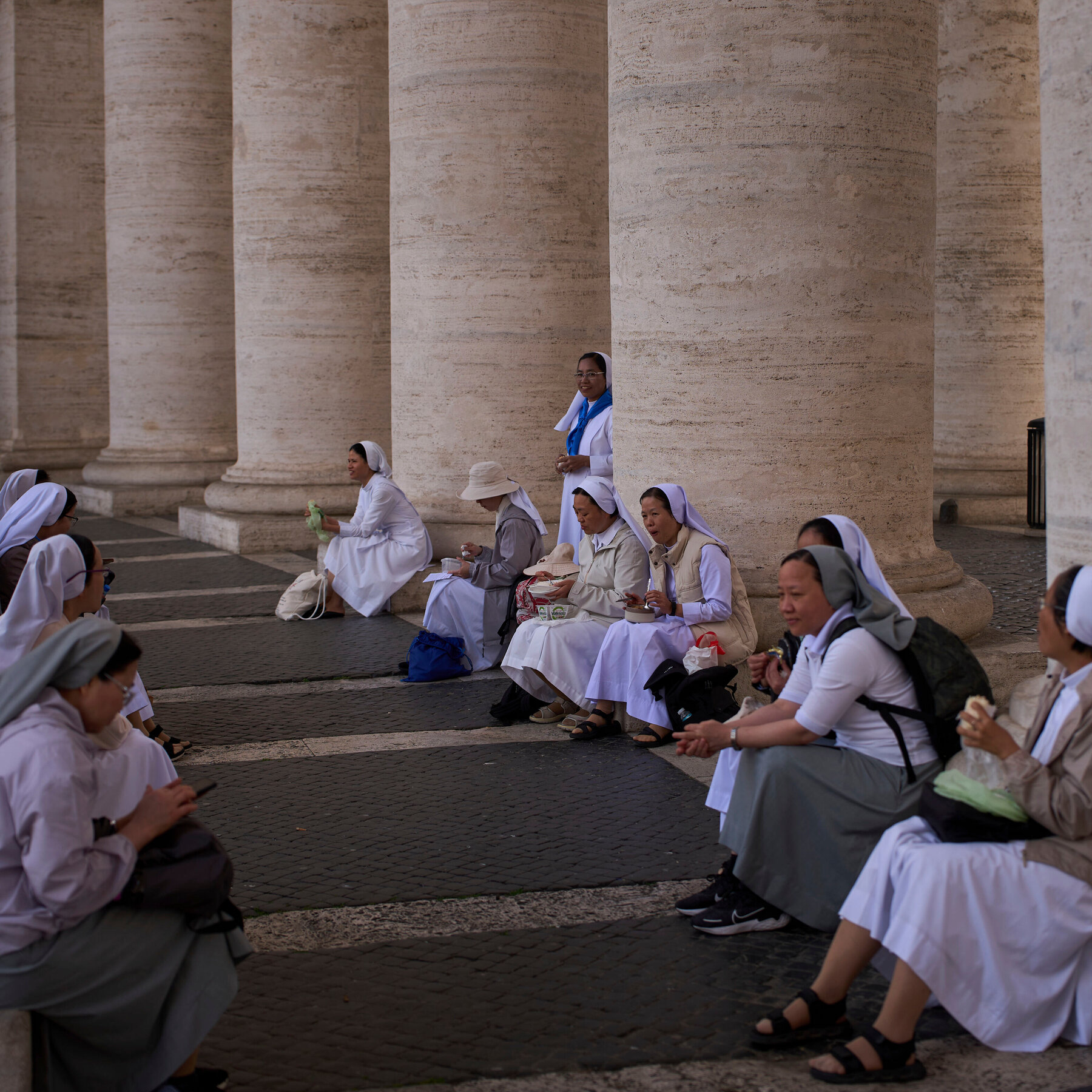 Live Updates: Black Smoke Signals That Cardinals Still Haven’t Chosen a Pope
