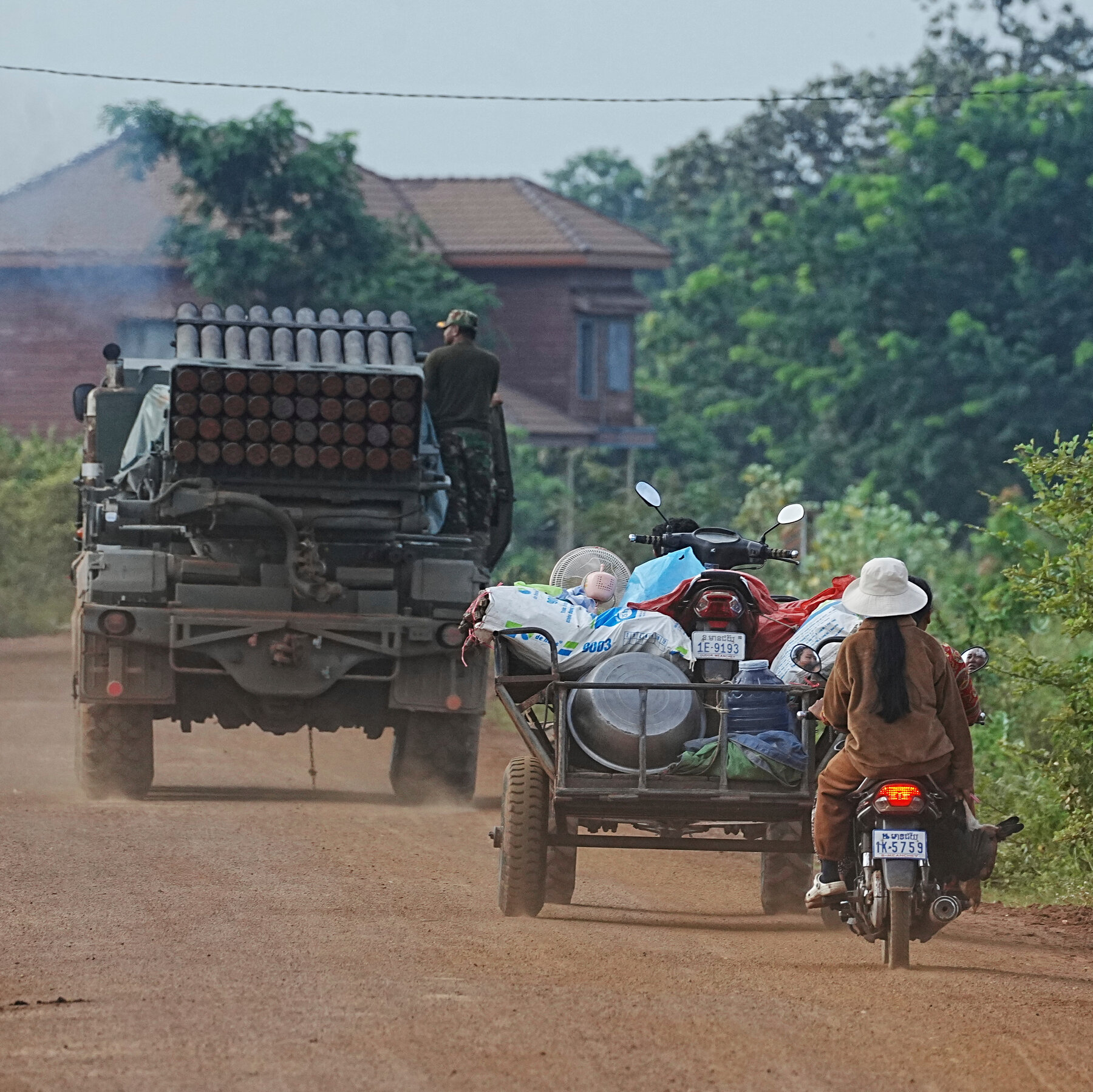 Thailand Warns of War With Cambodia as Deadly Clashes Enter 2nd Day