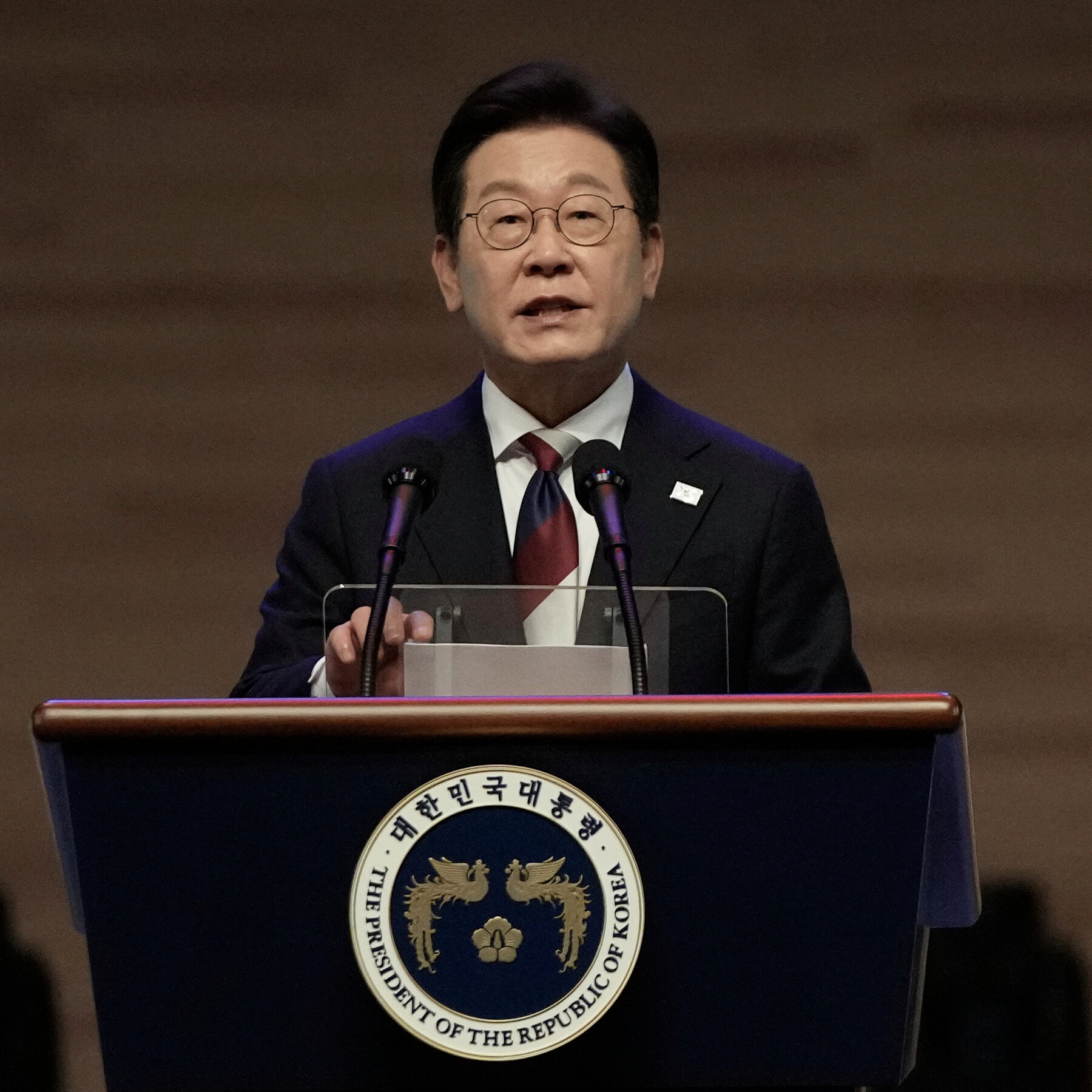 China Looms Large as South Korea’s President Meets With Trump