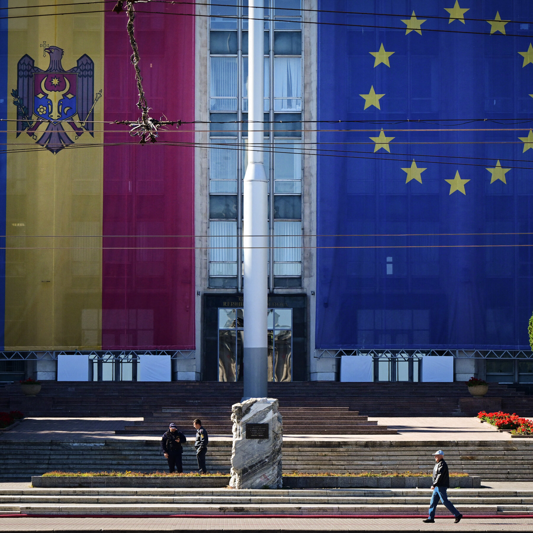 Moldova Moves Toward Europe, but Russian Tug of War Persists