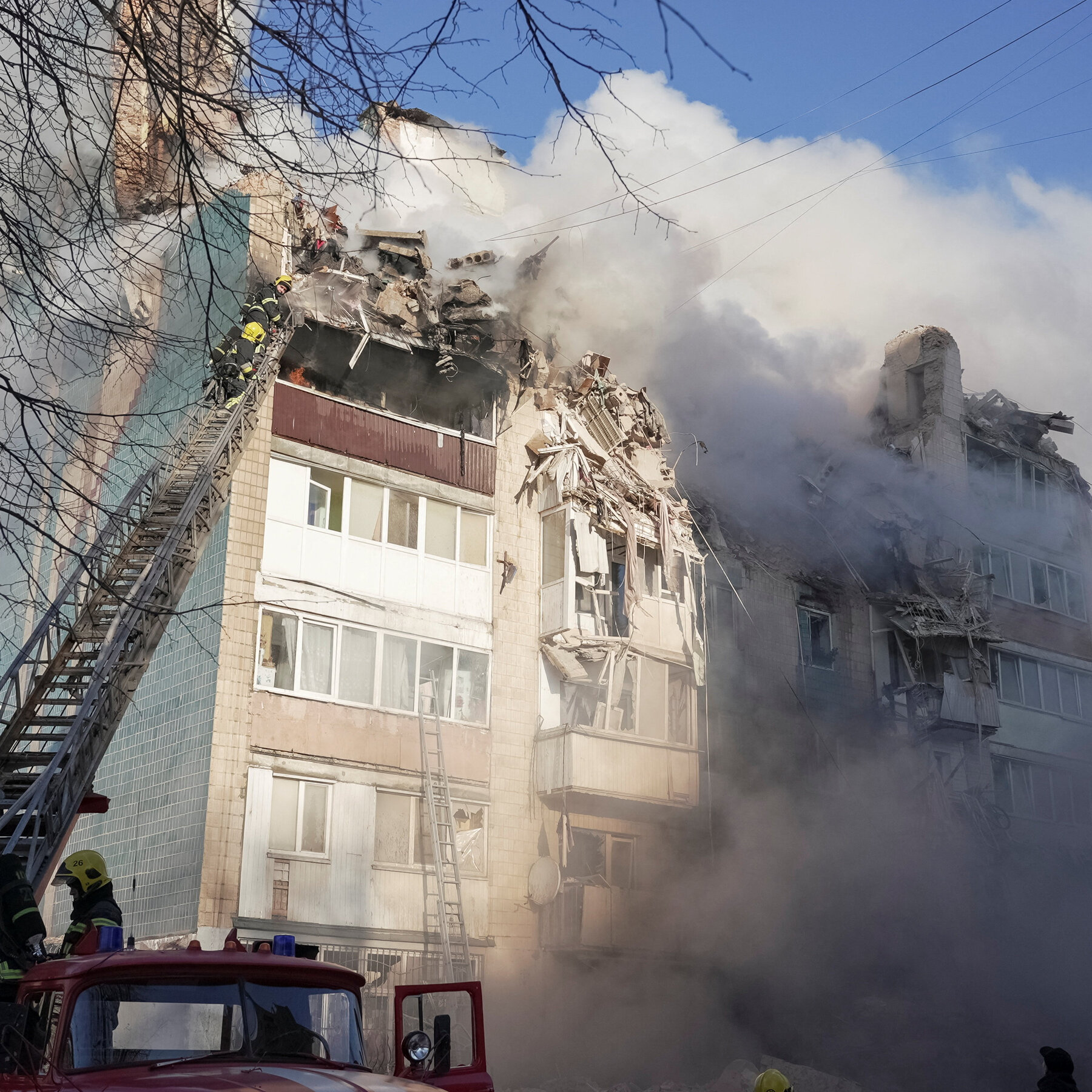 Russia Pounds Ukraine Even as Zelensky Aims to Revive Peace Talks