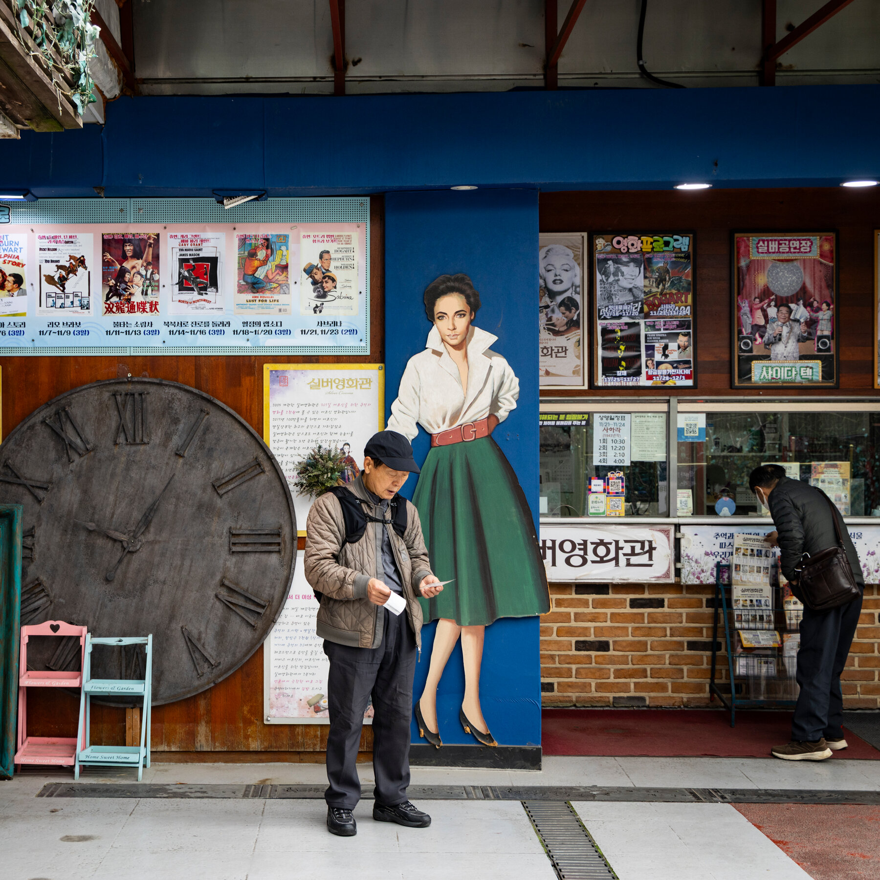 With Cheap Tickets and Lax Etiquette, a Theater Builds an Older Fan Base