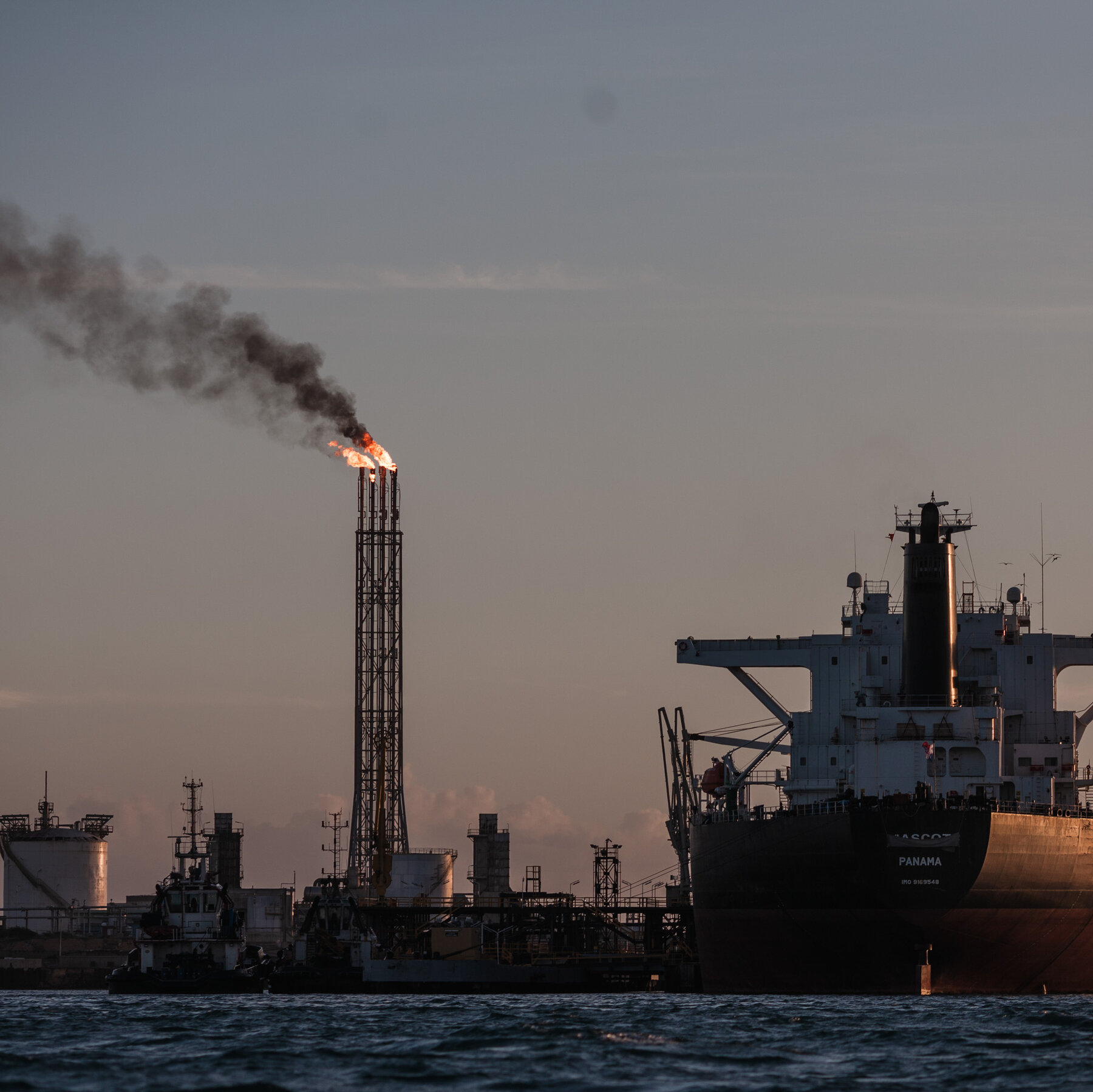 Live Updates: Trump Says Venezuela Will Send Oil to U.S.