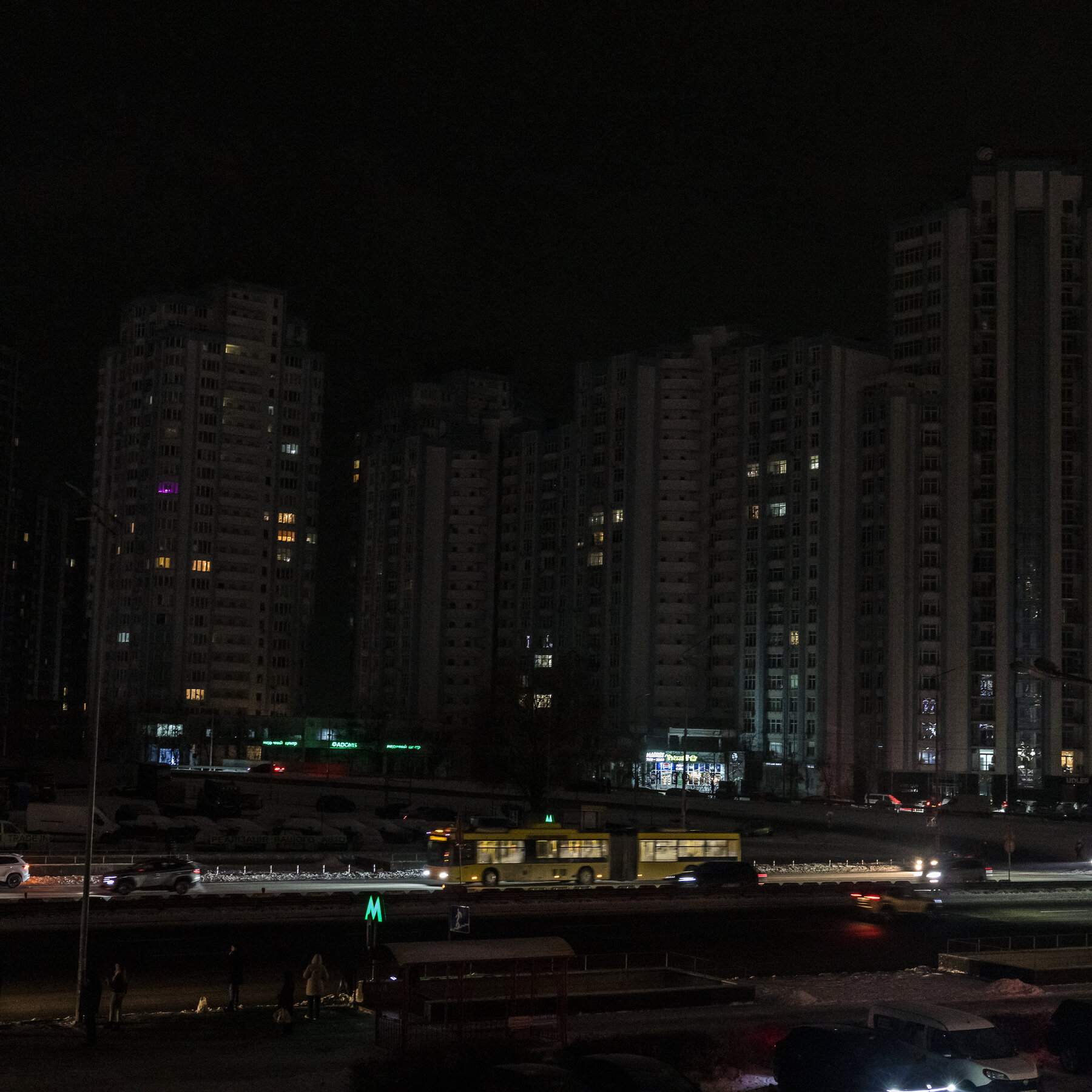 Russian Strikes Force Kyiv Schools to Close Amid Rolling Blackouts