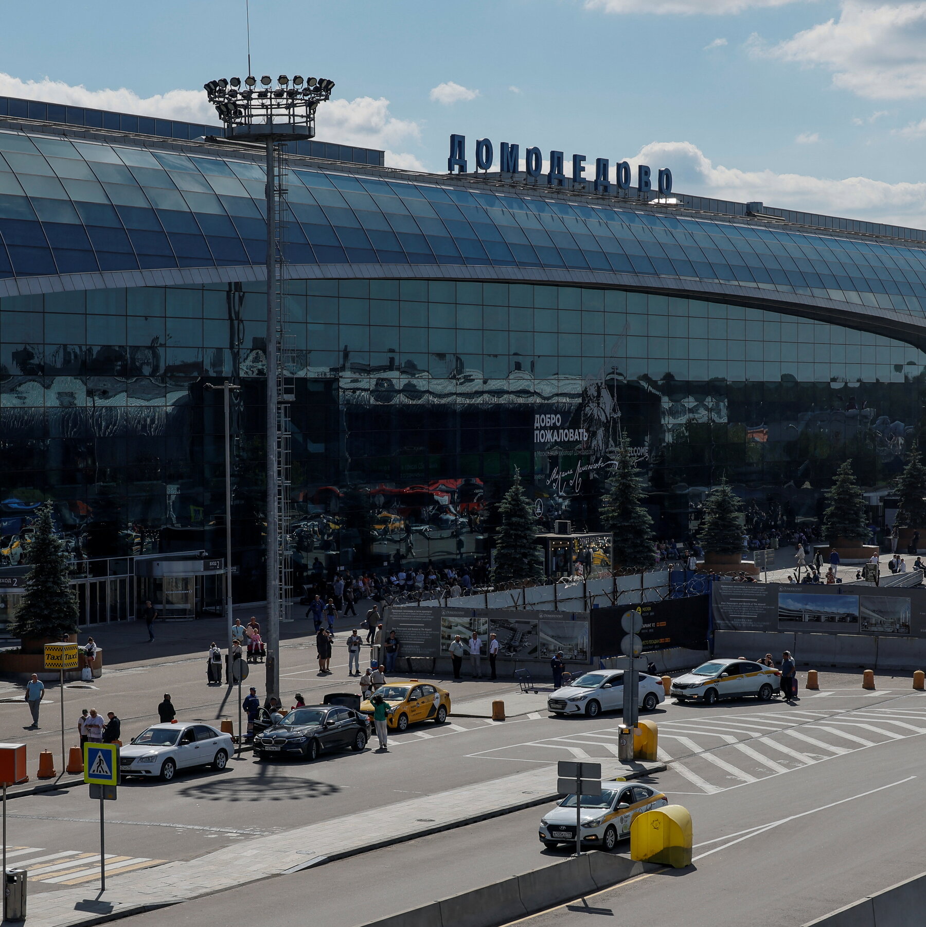Moscow Airport Sells for Half Off, a Sign of Russia’s Global Isolation