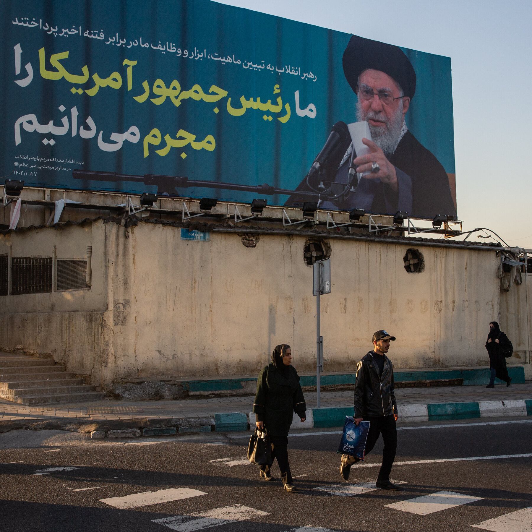 U.S. and Iranian Officials to Meet as Trump’s Threats Loom