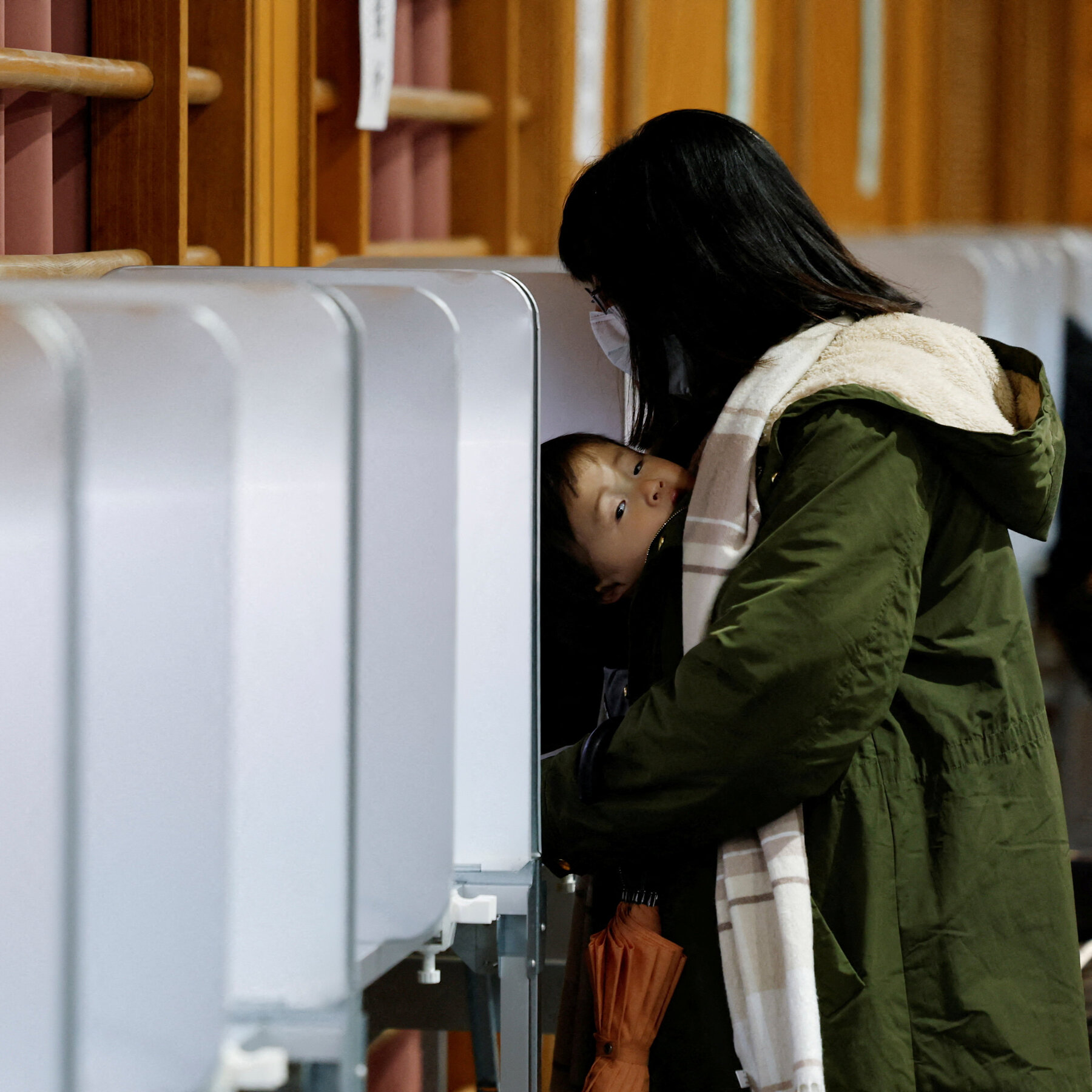 Live Updates: Japan’s Leader Eyes a Big Win in Snap Election