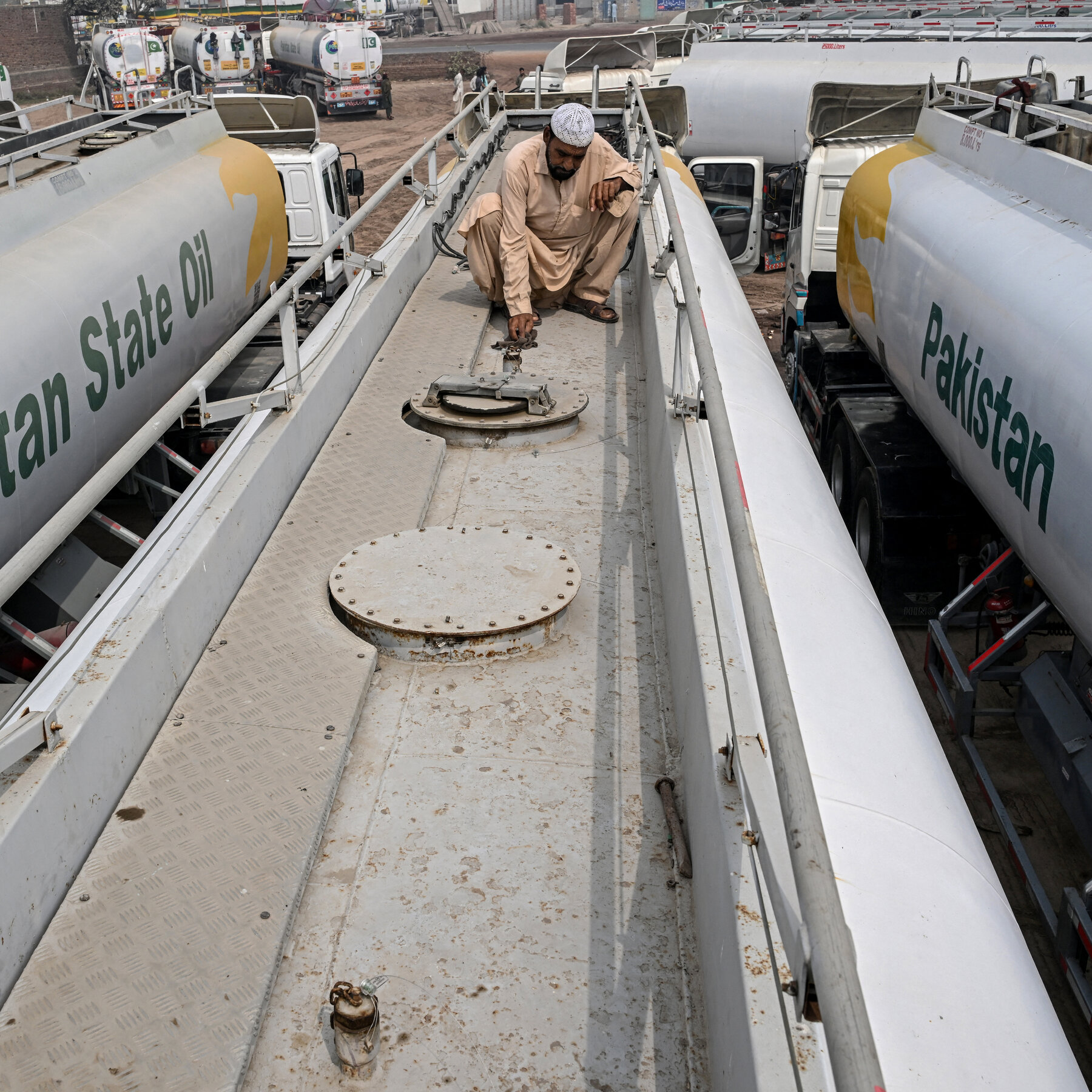 Surge in Oil Prices Shakes Pakistan’s Already Fragile Economy