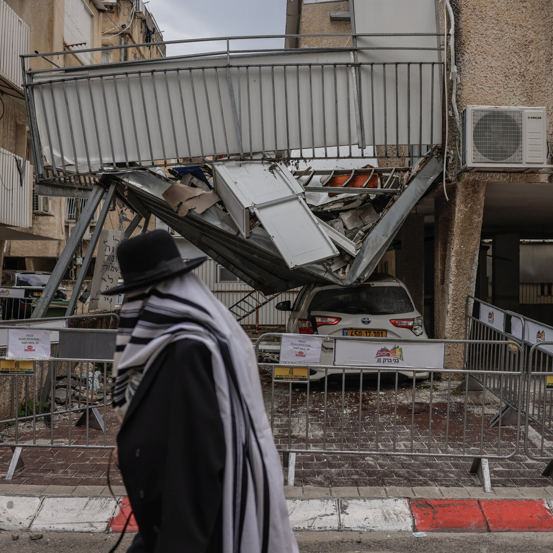 Iran War Live Updates: Israel Strikes Tehran After Pakistan Offers to Host U.S.-Iran Talks