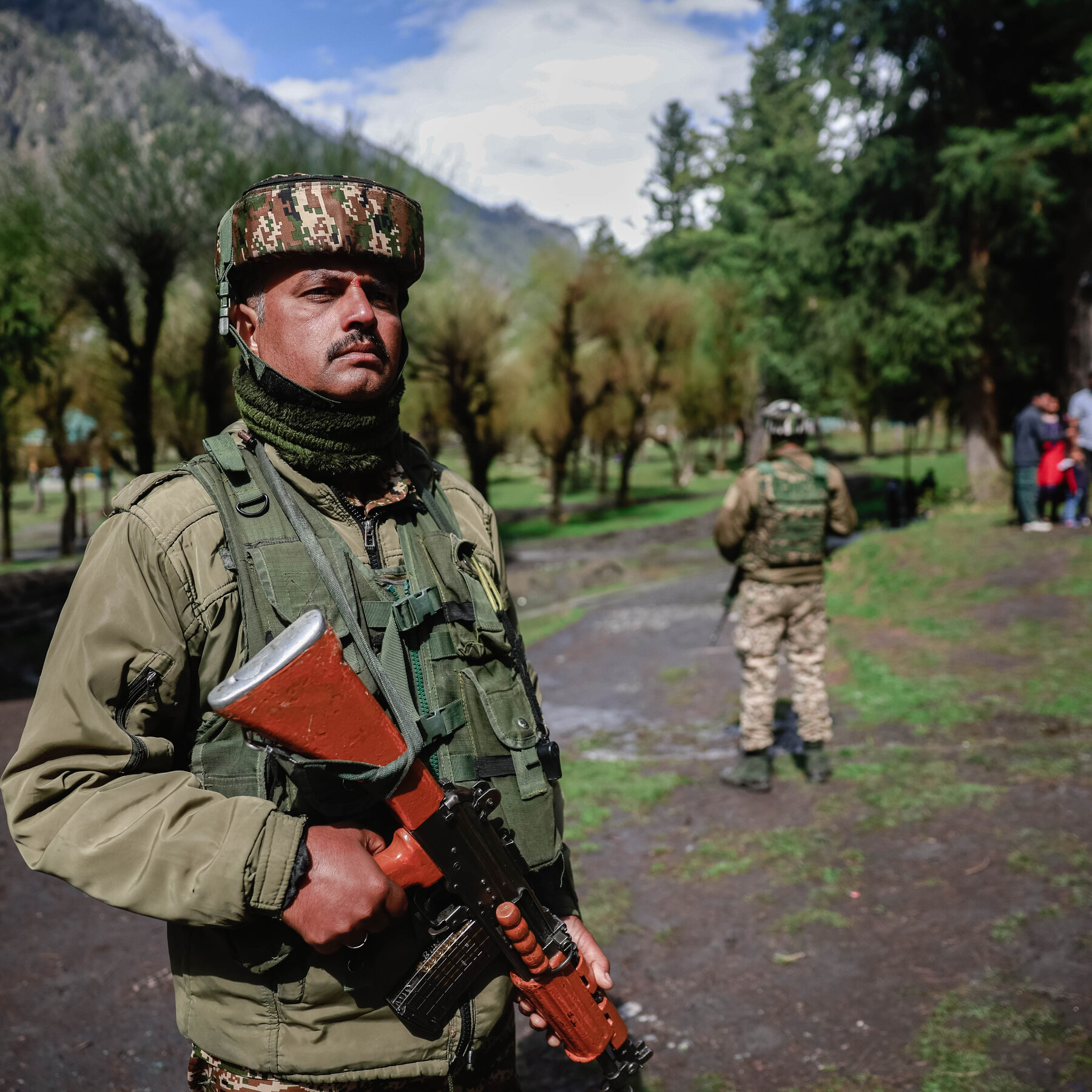 A Year After Terrorist Attack, a Kashmir Town Longs for Tourists