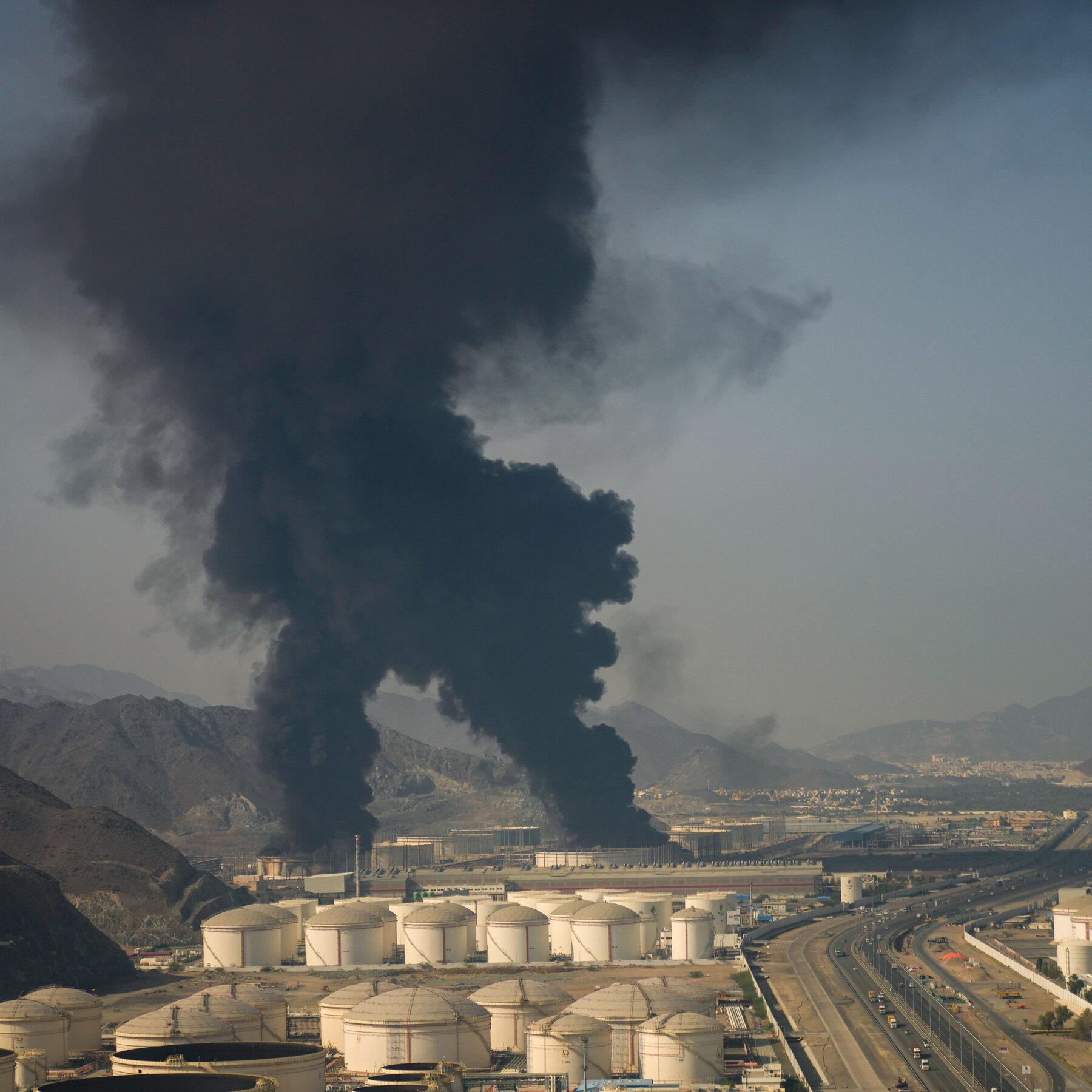 Amid Iran War and Tensions with Neighbors, U.A.E. Goes Its Own Way