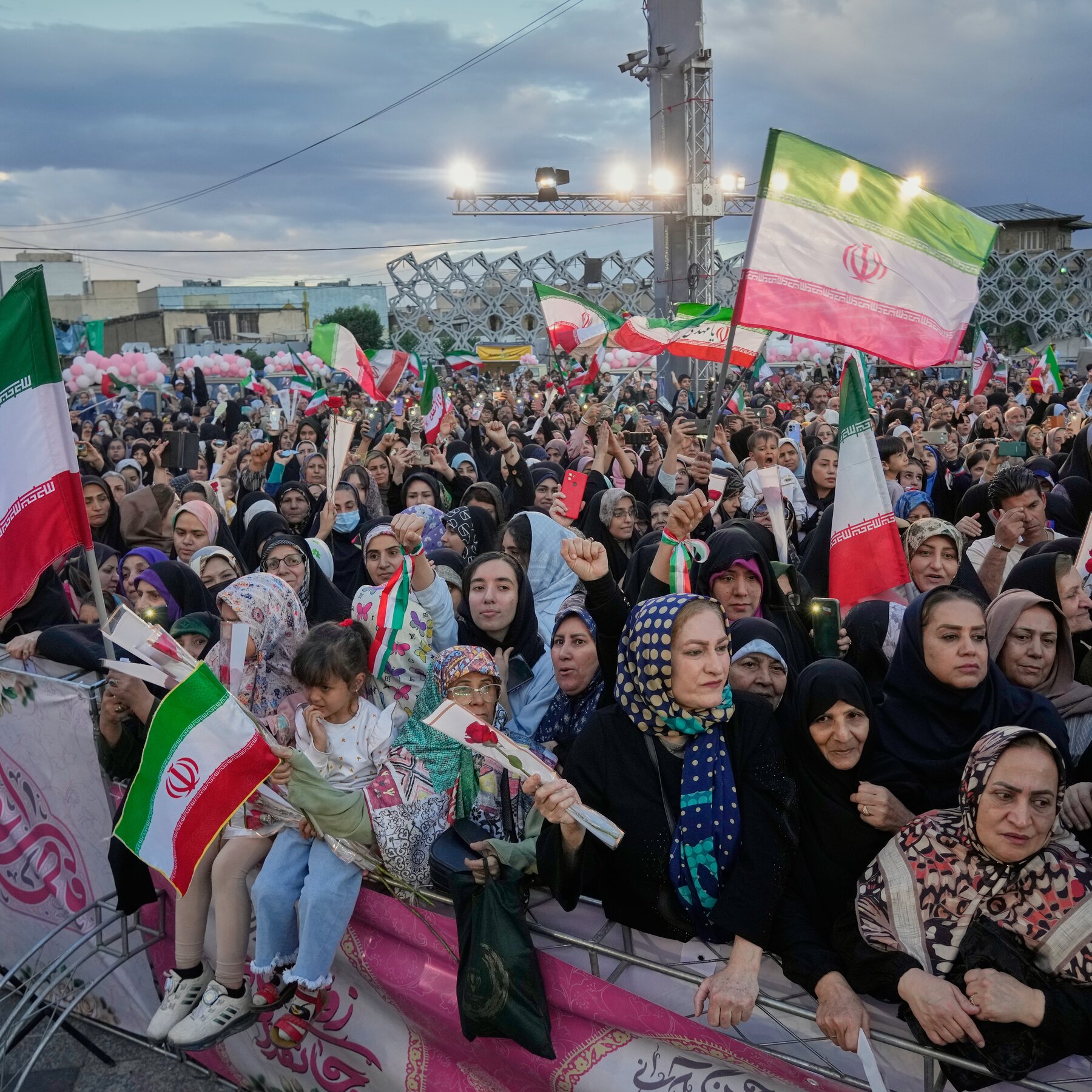 Iranian Officials Say Proposed Peace Deal Would Open Strait of Hormuz