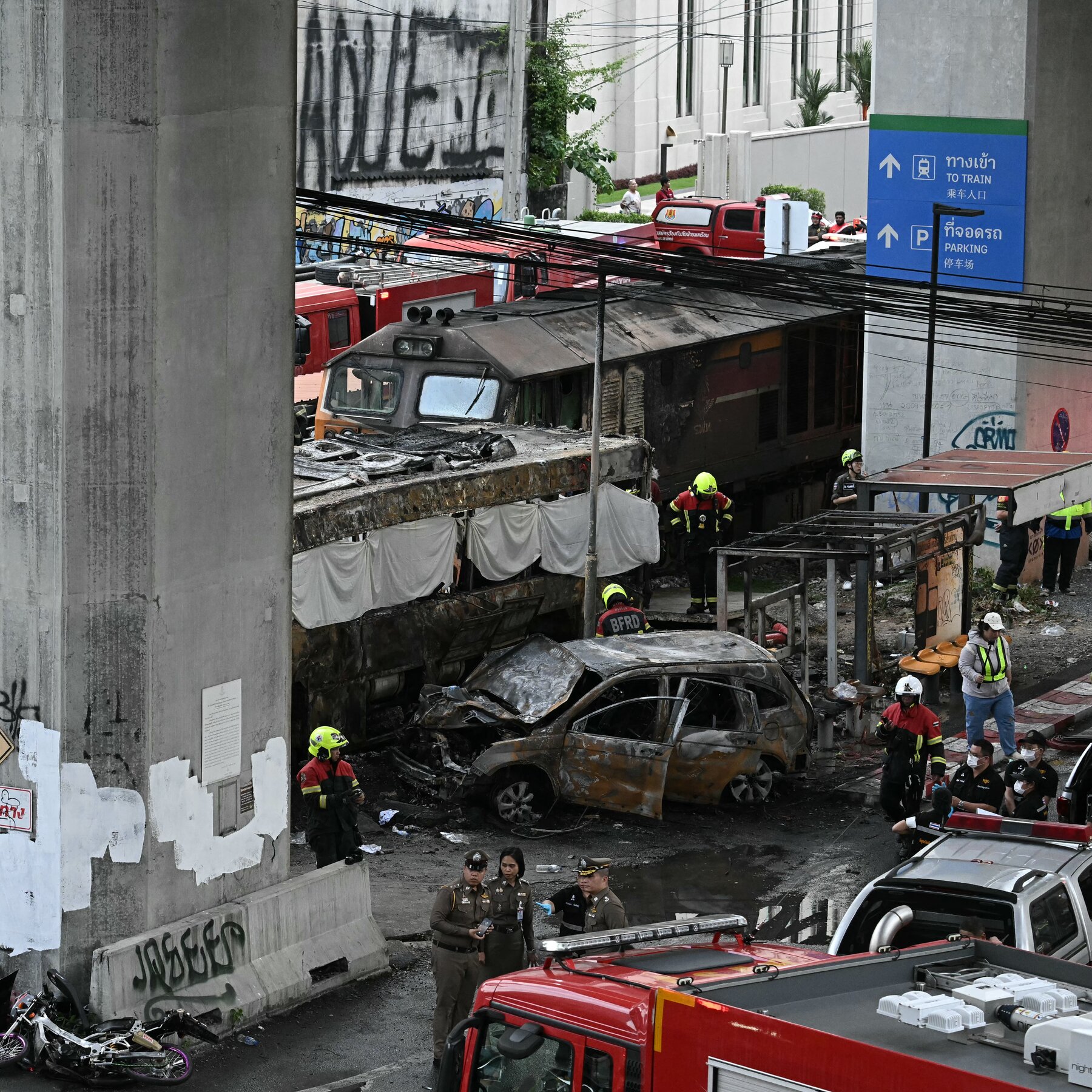 Train Crashes Into Bangkok Traffic, Killing at Least 8