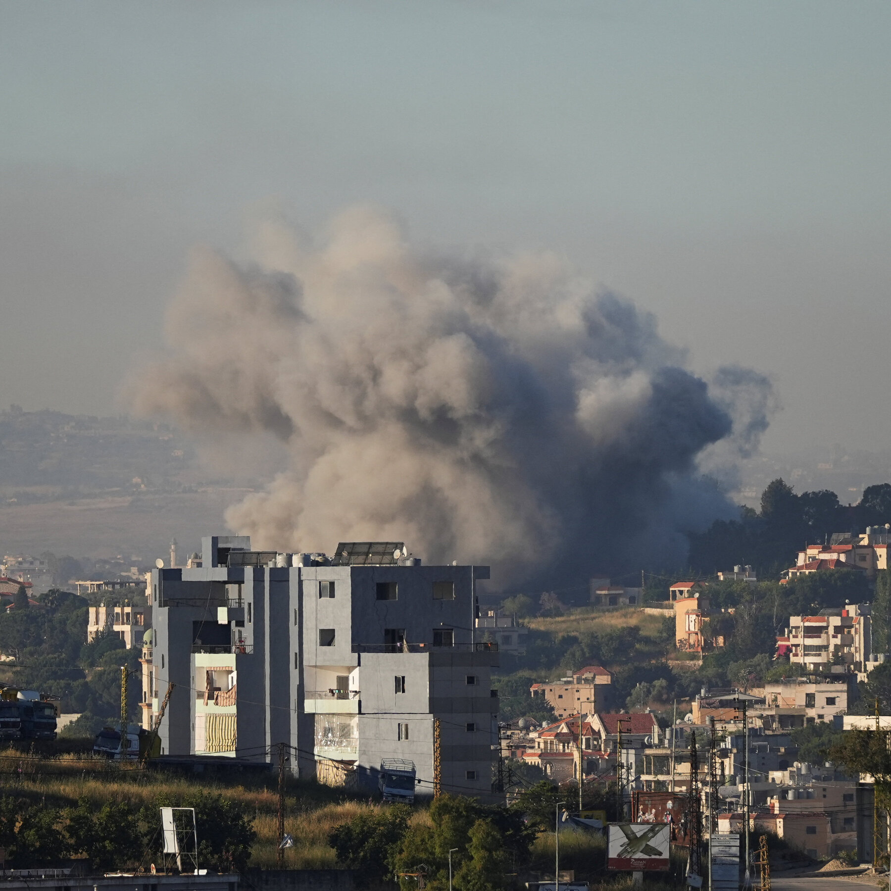 Hopes of Lebanon Cease-fire Falter as Israel and Hezbollah Fight On