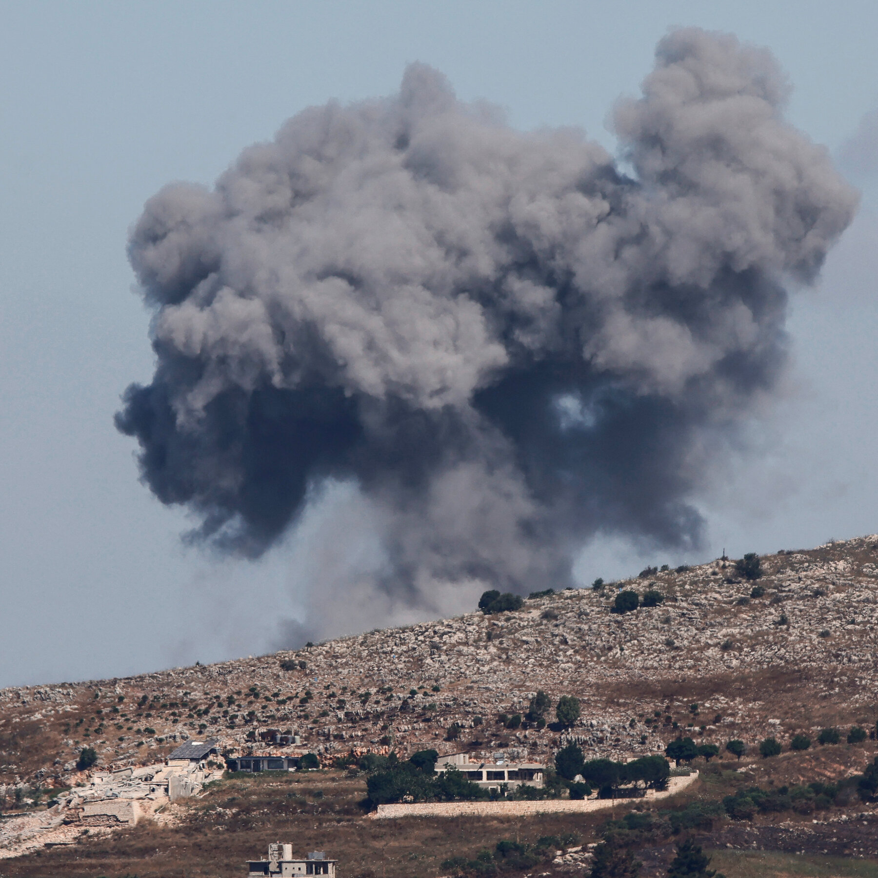 Mideast Live Updates: Attacks in Lebanon and Delay in Talks Test U.S.-Iran Deal