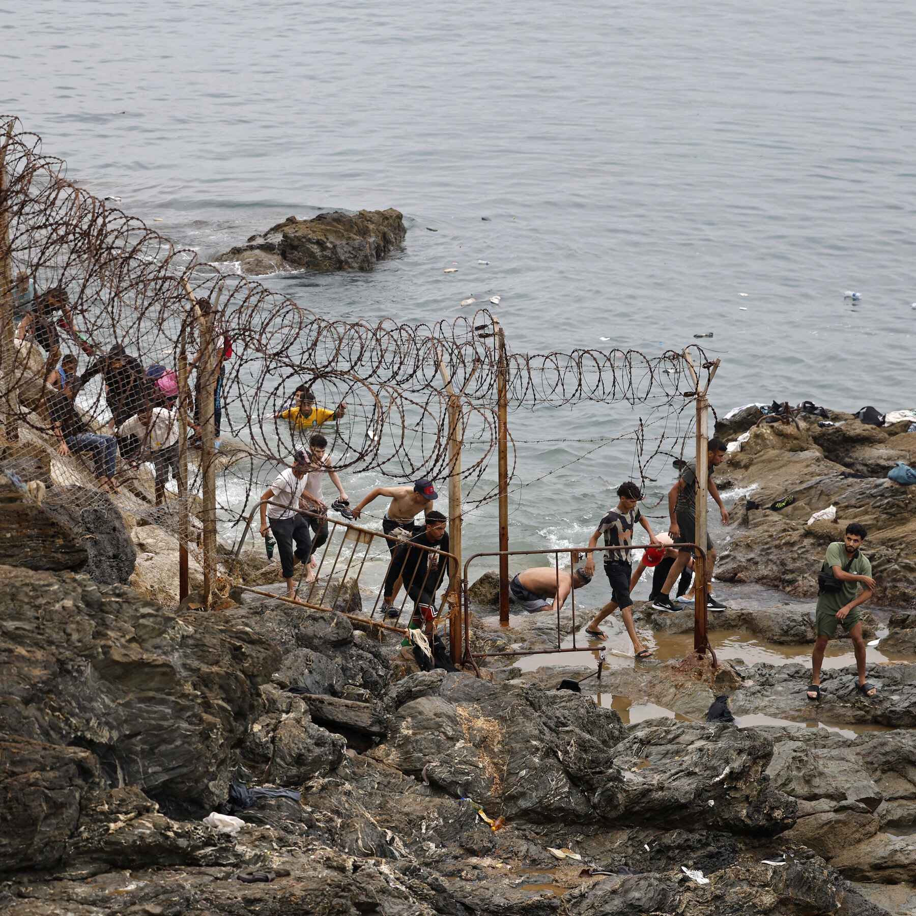 Live Updates: Spanish Leader Rushes to Ceuta After Thousands of Migrants Burst Into Territory