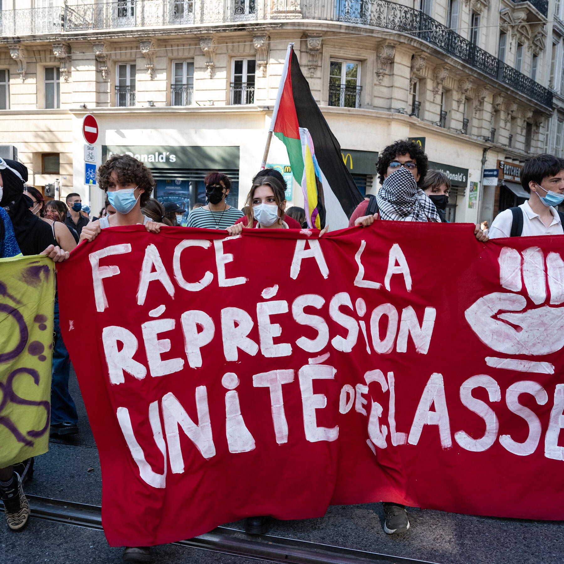 Live Updates: Protests Spread Across France as Unions Join Student Demonstrations